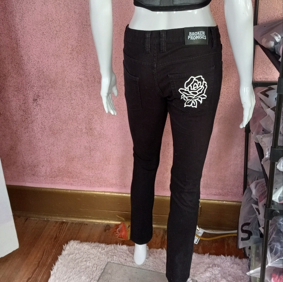 Broken Promises distressed tattoo gothic skinny jeans! Like new! So cute! - Picture 4 of 6